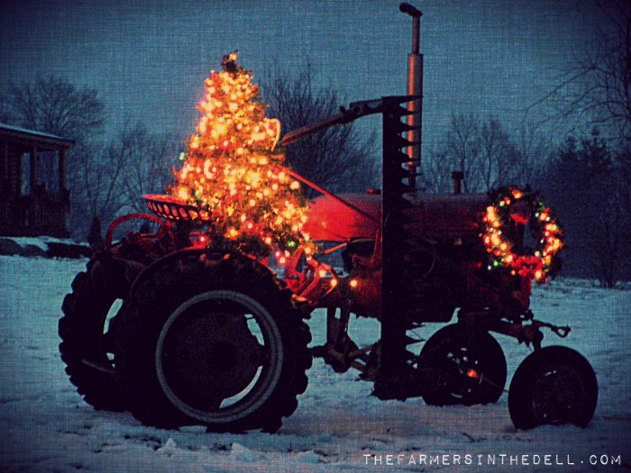 the christmas tractor - TheFarmersInTheDell.com